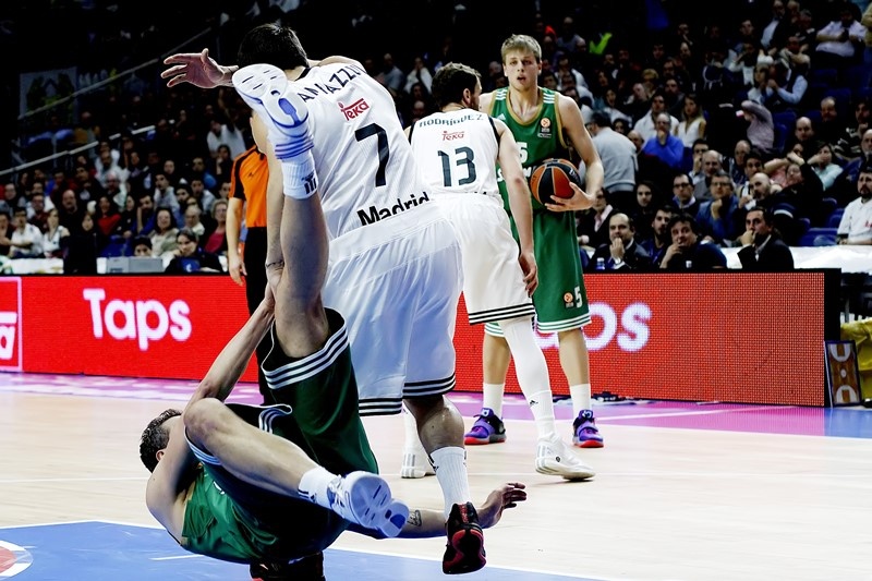 Ρεάλ Μαδρίτης – Παναθηναϊκός: Η αλητεία του Καμπάτσο στον Διαμαντίδη (video+photos)