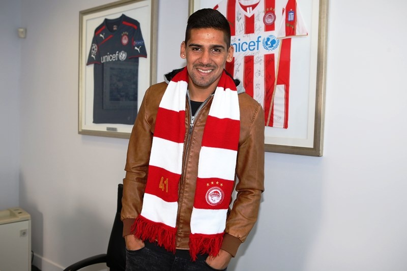 Χάρα: «Θα τα δώσω όλα για τον Ολυμπιακό» (photos)