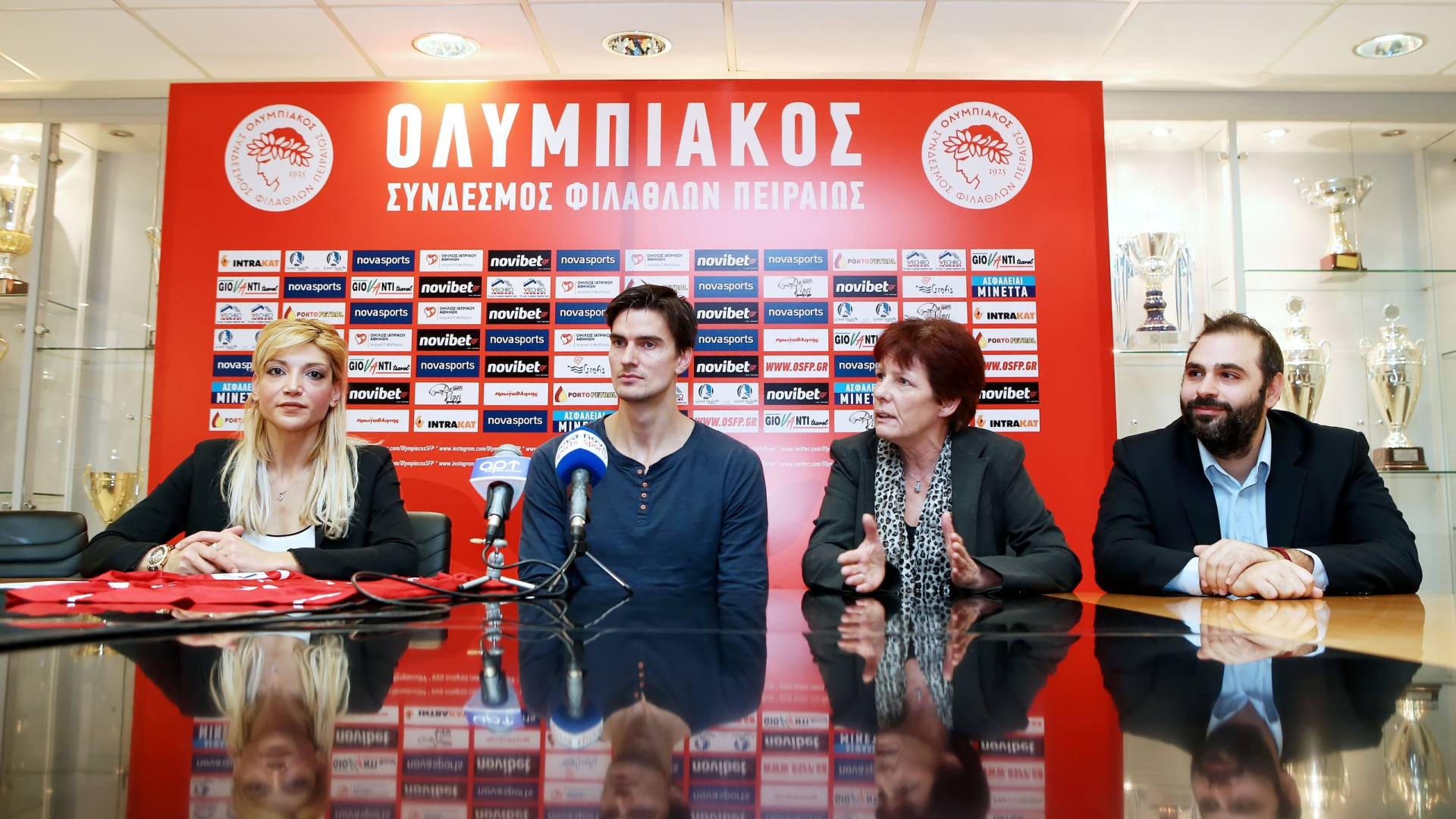 Ολυμπιακός: Η παρουσίαση του Κόοιστρα (photos)