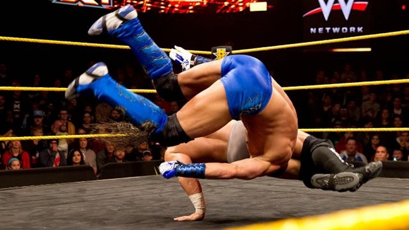 NXT: Υπογραφές και νέοι πρωταθλητές (photos+videos)