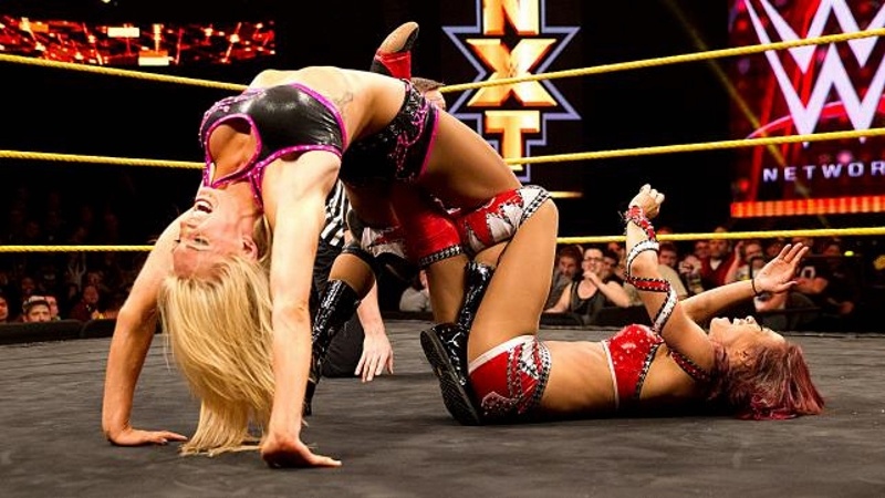 NXT: Υπογραφές και νέοι πρωταθλητές (photos+videos)