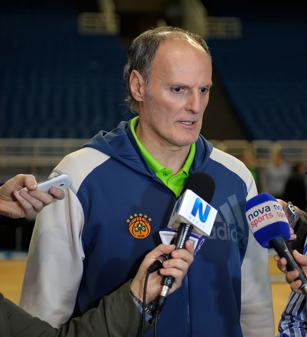 Ιβάνοβιτς: «Kόσμος και άμυνα δίνουν τη νίκη!» (photos)