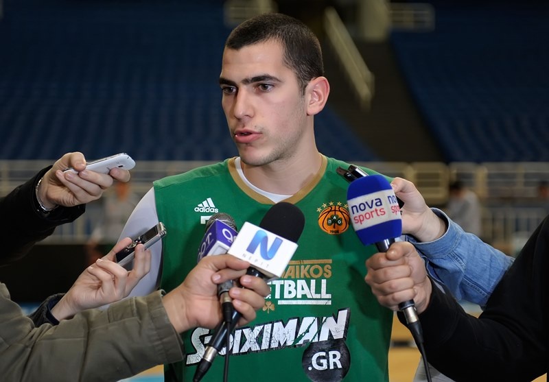 Ιβάνοβιτς: «Kόσμος και άμυνα δίνουν τη νίκη!» (photos)