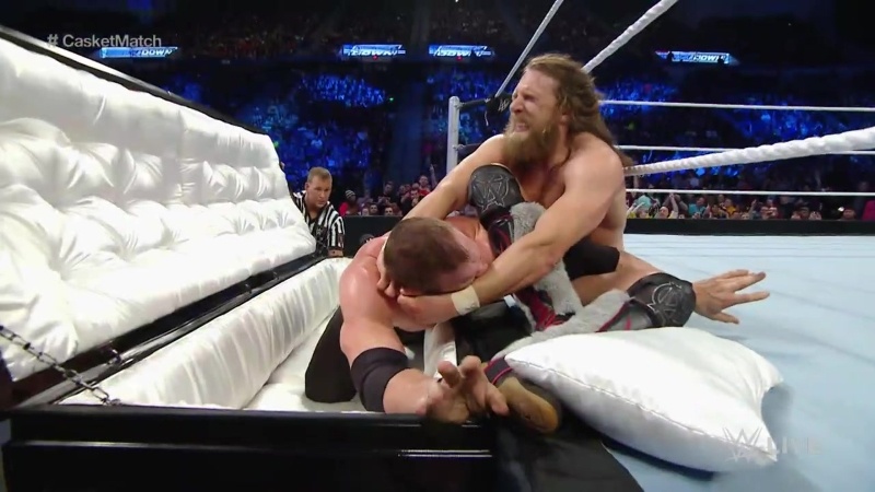 Raw… SmackDown: Στο φέρετρο ο Kane (photos+videos)