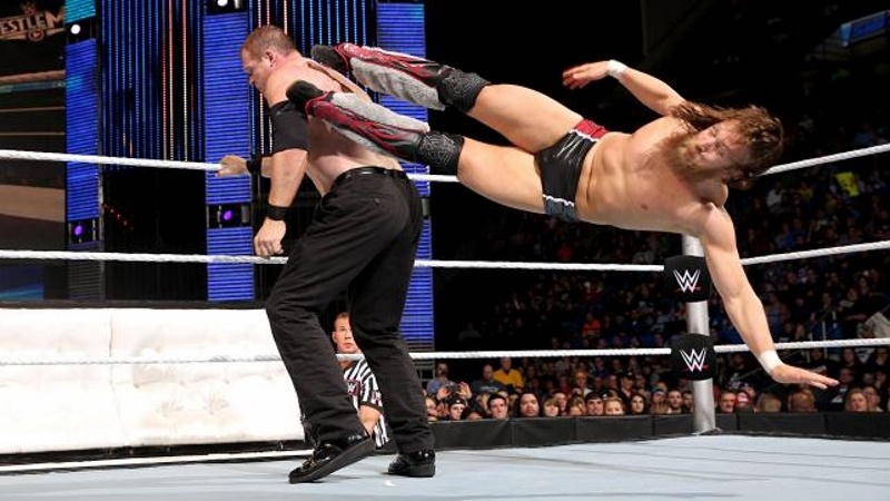 Raw… SmackDown: Στο φέρετρο ο Kane (photos+videos)