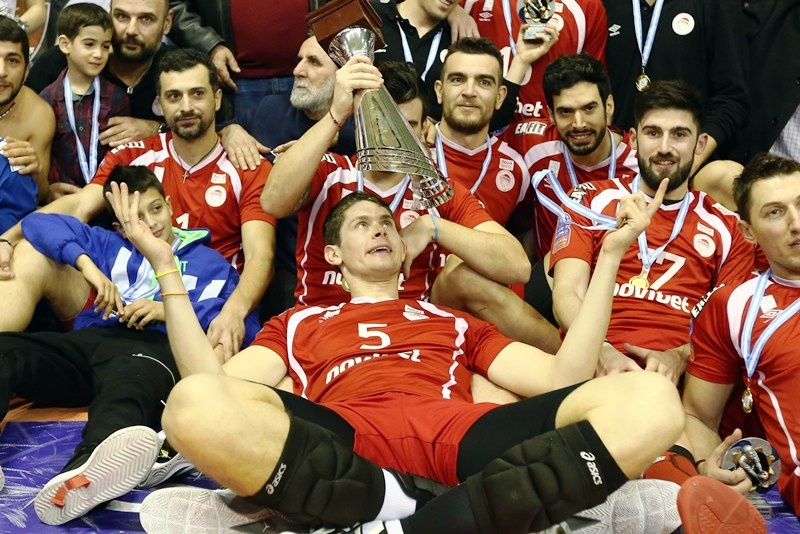 Ολυμπιακός: Οι πανηγυρισμοί για το Λιγκ Καπ (photos)