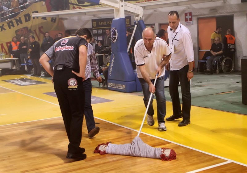 Ζουρνατσίδης: «Θα μας βγάλετε τρελούς;» (photos)