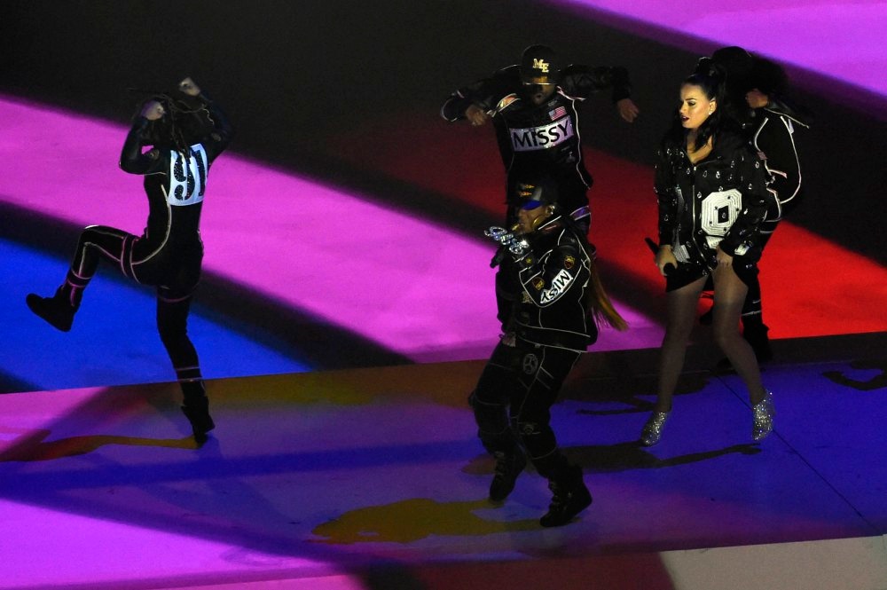Super Bowl XLIX: Εντυπωσιακή η Katy Perry (video+photos)