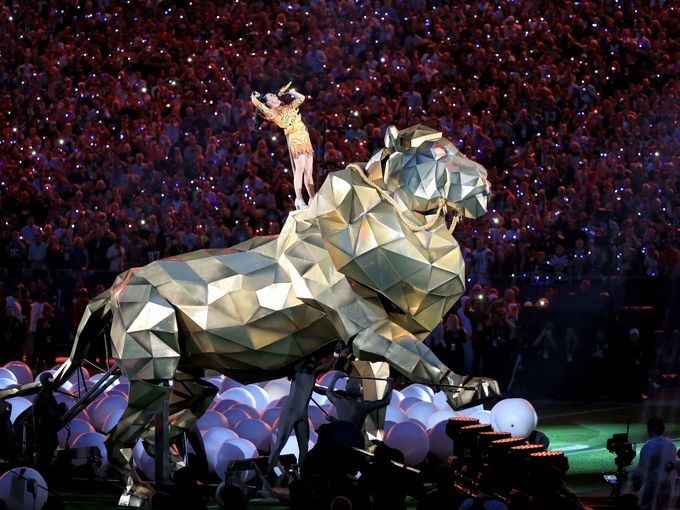 Super Bowl XLIX: Εντυπωσιακή η Katy Perry (video+photos)