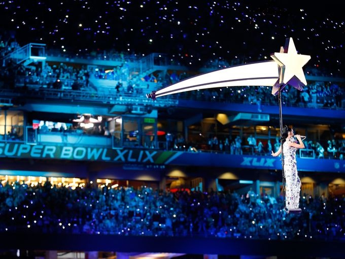 Super Bowl XLIX: Εντυπωσιακή η Katy Perry (video+photos)