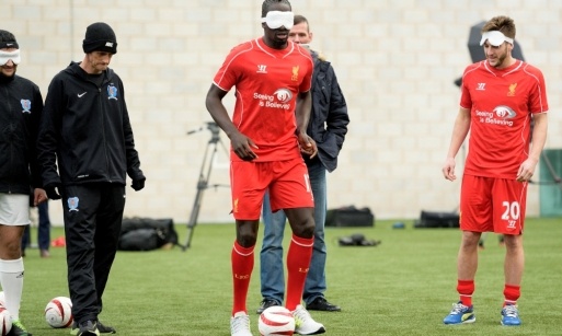 Λίβερπουλ:Προπόνηση με ομάδα τυφλών (video +photos)