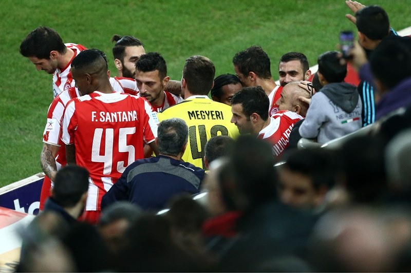 Ολυμπιακός: Αφιερωμένα στον Δουρέκα! (photos)