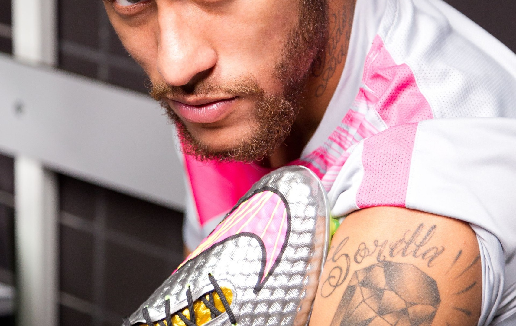 Ο Neymar Jr. και η Nike αποκαλύπτουν το Hypervenom Liquid Diamond