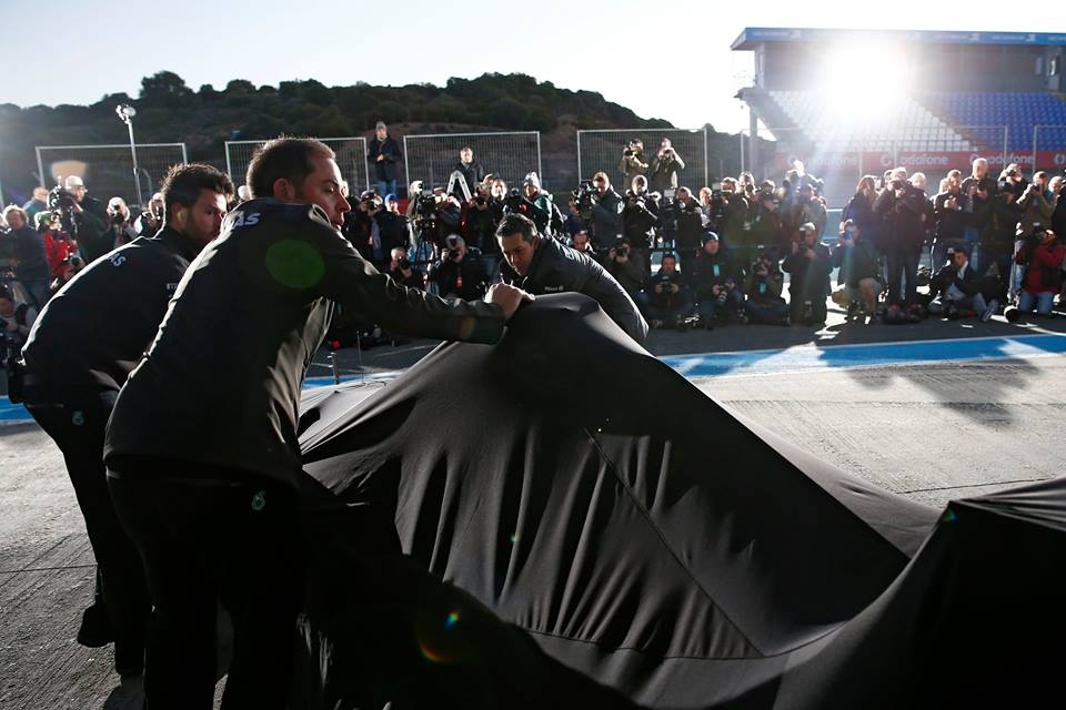 Μερσέντες: Καρέ - καρέ το νέο μονοθέσιο (photos)