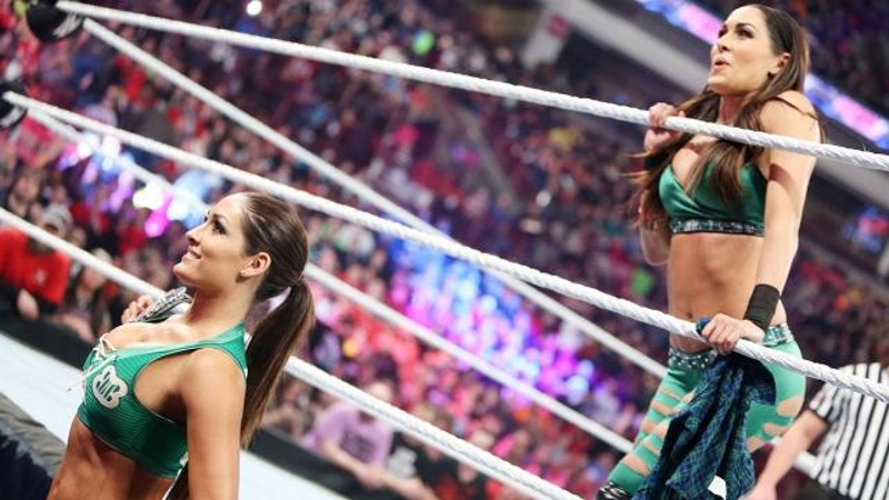 Raw: Μαζί και χωριστά οι Bryan και Reigns (videos+photos)