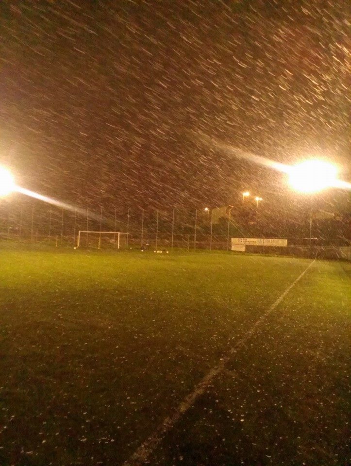 Γλυφάδα: Προπόνηση στο χιόνι τα κορίτσια! (photos)