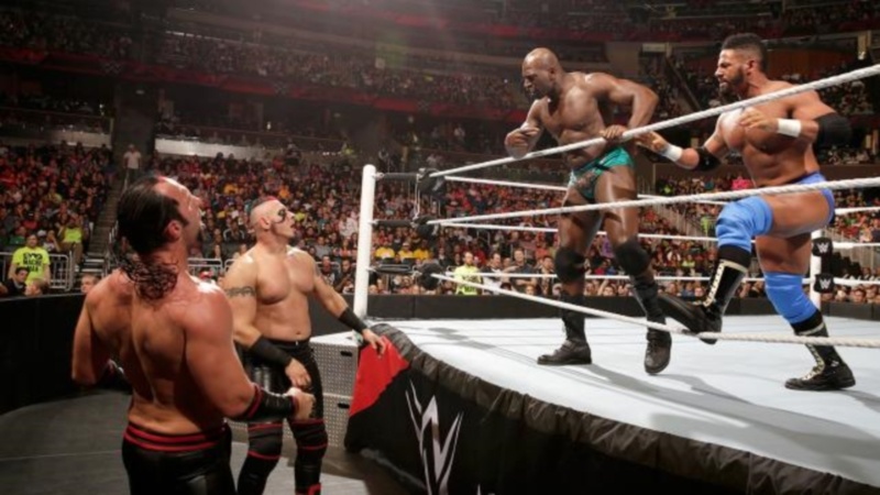 Raw: Ισοπεδωτικός Roman Reigns (videos+photos)