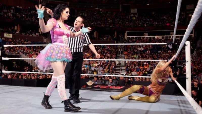 Raw: Ισοπεδωτικός Roman Reigns (videos+photos)