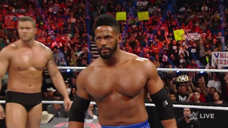 Raw: Ισοπεδωτικός Roman Reigns (videos+photos)