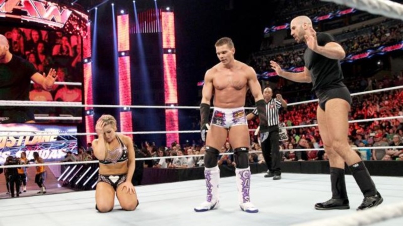 Raw: Ισοπεδωτικός Roman Reigns (videos+photos)