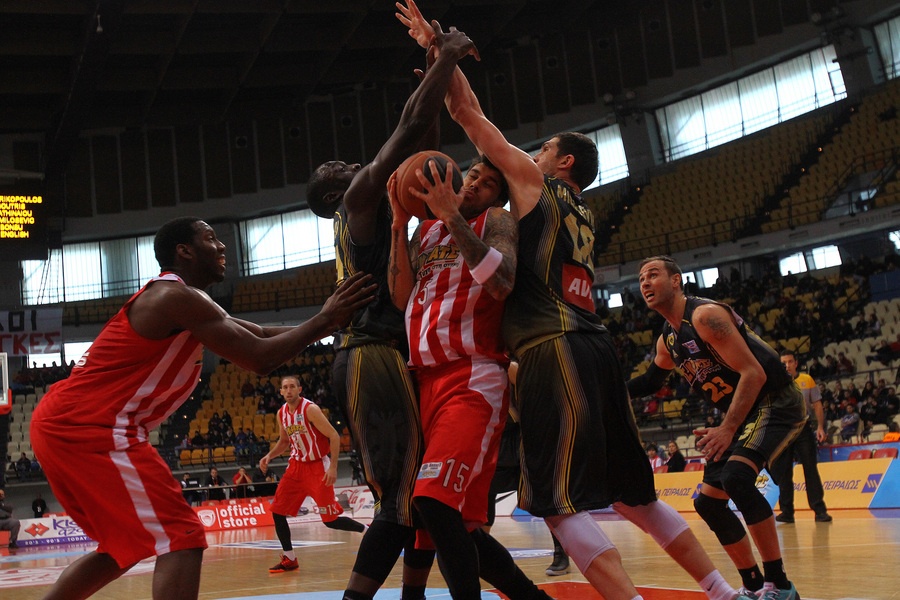Basket League: Ολυμπιακός - ΑΕΚ 83-77 (photos)