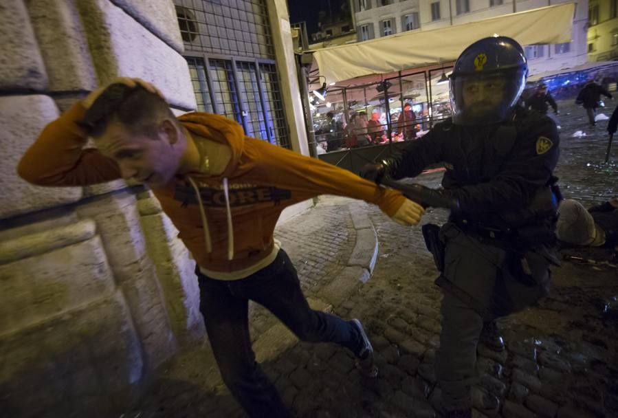 Πολεμική νύχτα στη Ρώμη (videos+photos)