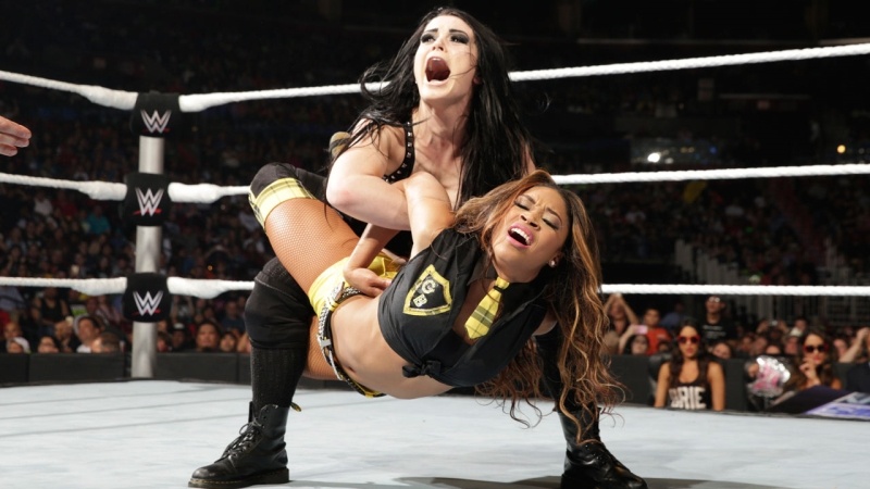 SmackDown: Χαοτική νίκη για Seth Rollins (photos+videos)