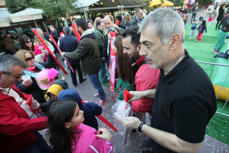 Ολυμπιακός: Μοίρασε χαρά στα παιδιά (photos)