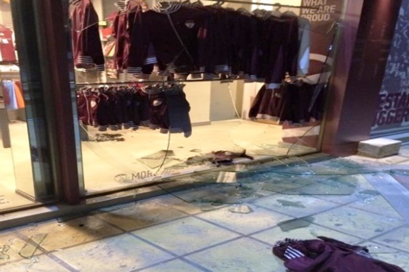 Λάρισα: Επίθεση στη μπουτίκ τα ξημερώματα (photos)