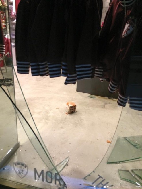 Λάρισα: Επίθεση στη μπουτίκ τα ξημερώματα (photos)