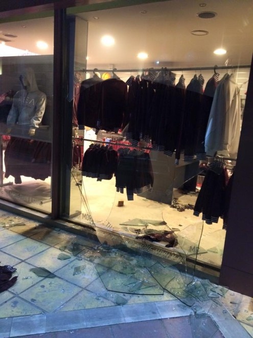 Λάρισα: Επίθεση στη μπουτίκ τα ξημερώματα (photos)