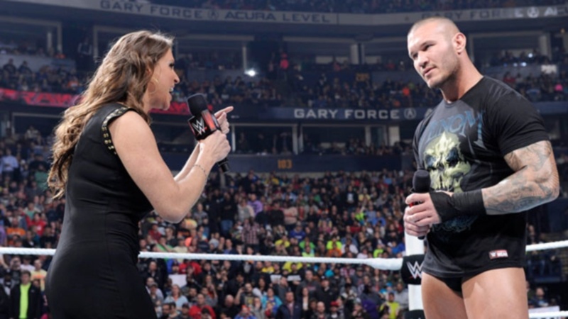 Raw: Σύγχυση με Randy Orton (videos+photos)