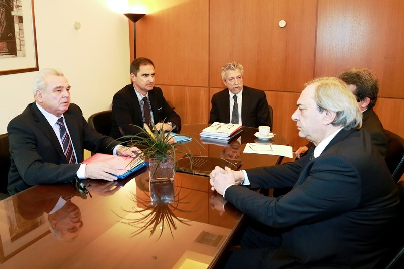 Σε εξέλιξη η σύσκεψη με Κοντονή (photos)