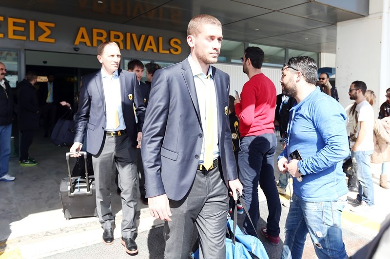 ΑΕΚ: Η άφιξη στην Κρήτη (photos)