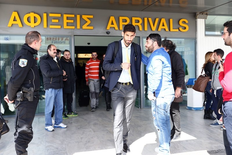 ΑΕΚ: Η άφιξη στην Κρήτη (photos)