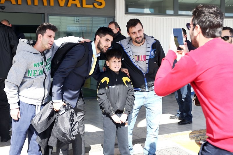 ΑΕΚ: Η άφιξη στην Κρήτη (photos)