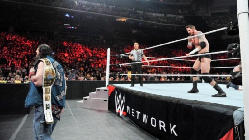 Raw: Reigns εναντίον όλων… (videos+photos)
