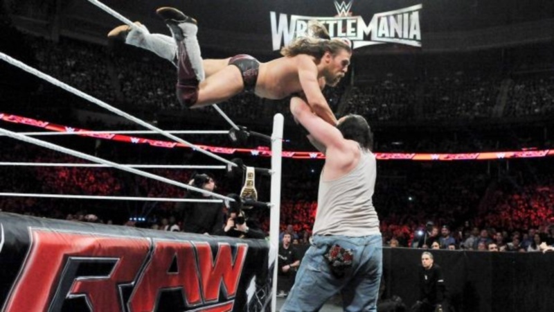 Raw: Reigns εναντίον όλων… (videos+photos)