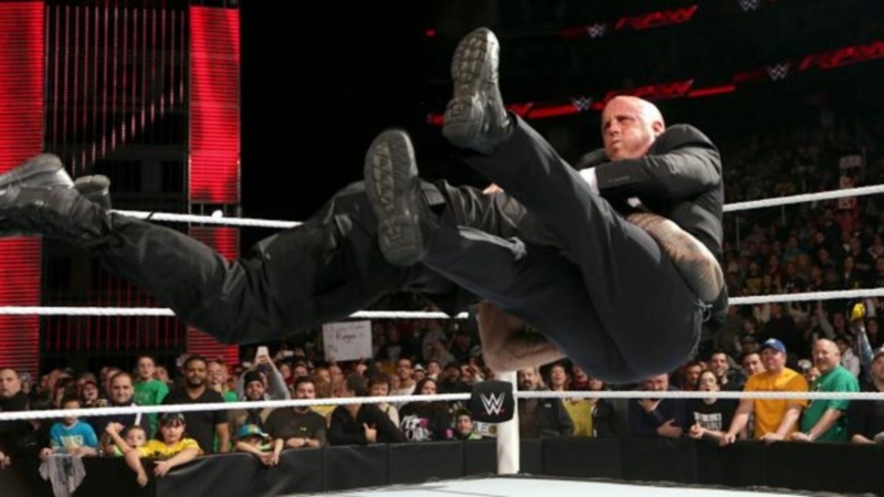 Raw: Reigns εναντίον όλων… (videos+photos)