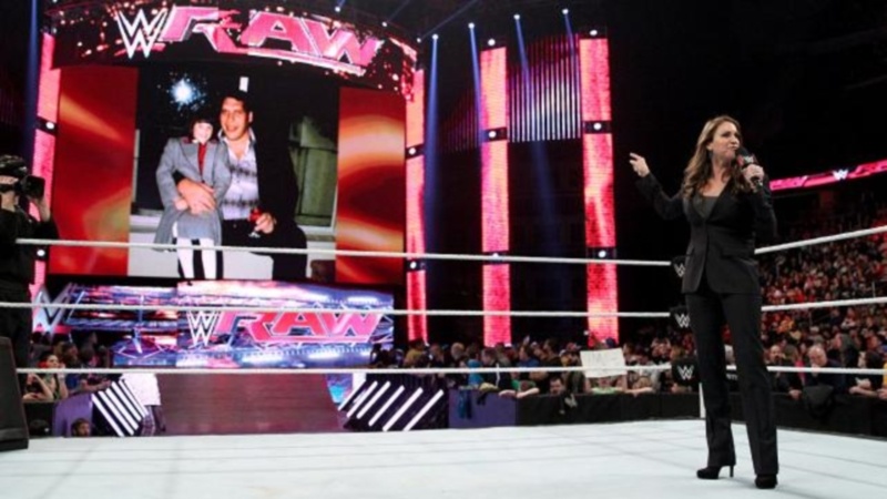 Raw: Reigns εναντίον όλων… (videos+photos)