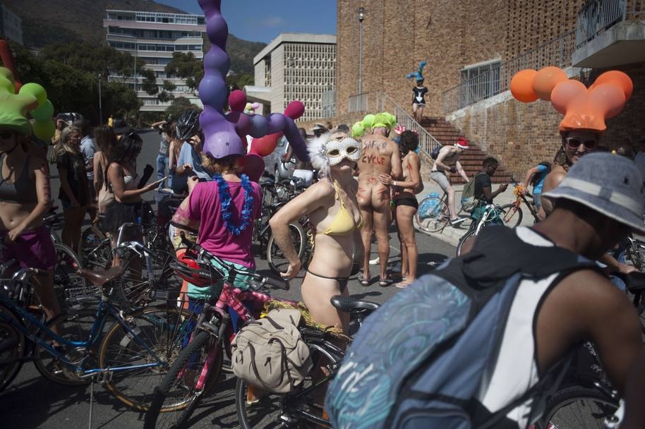 Ποδηλασία χωρίς ρούχα στην Αυστραλία! (photos)