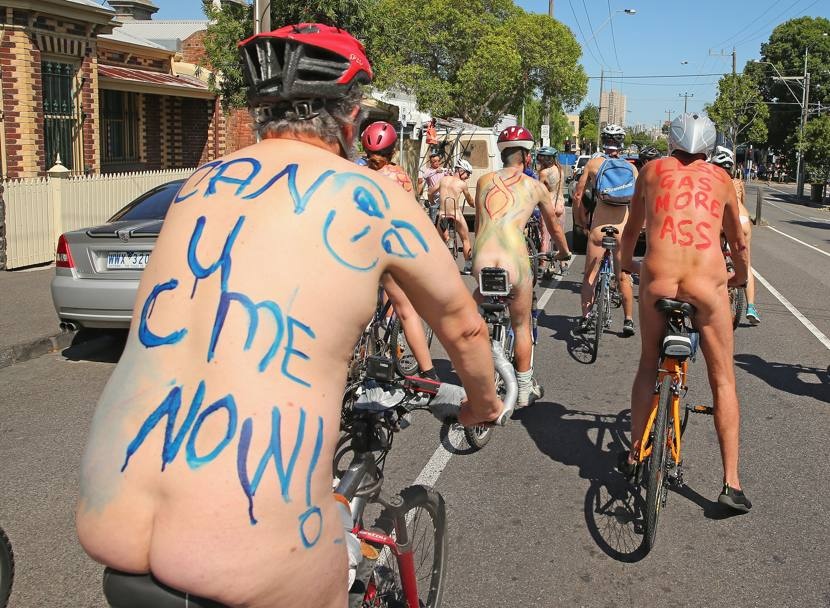 Ποδηλασία χωρίς ρούχα στην Αυστραλία! (photos)