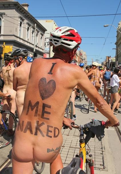 Ποδηλασία χωρίς ρούχα στην Αυστραλία! (photos)