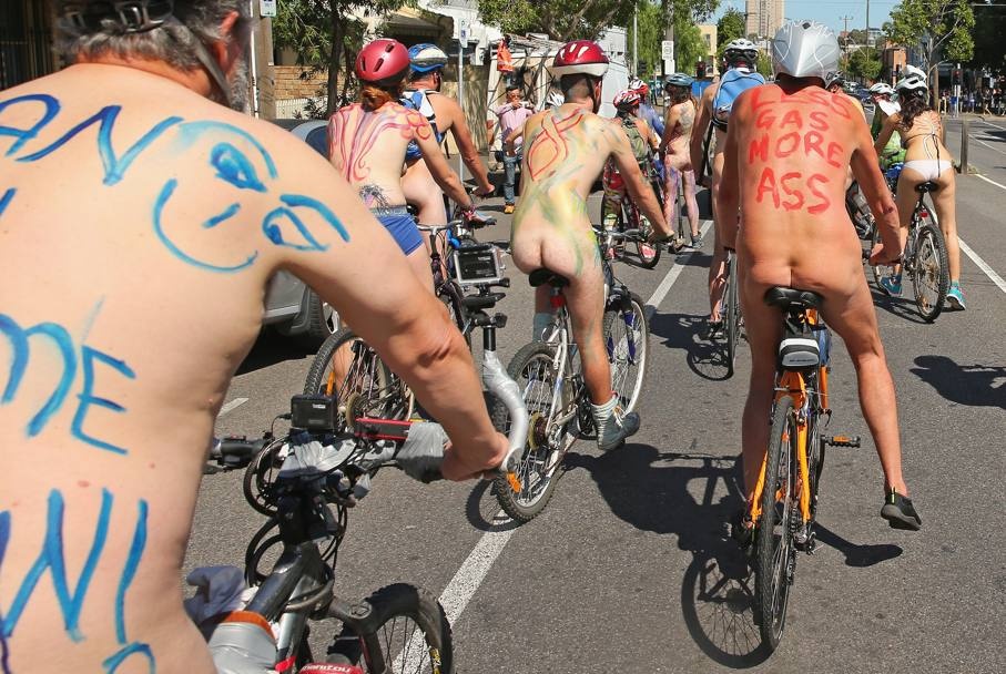 Ποδηλασία χωρίς ρούχα στην Αυστραλία! (photos)