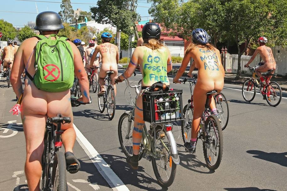 Ποδηλασία χωρίς ρούχα στην Αυστραλία! (photos)
