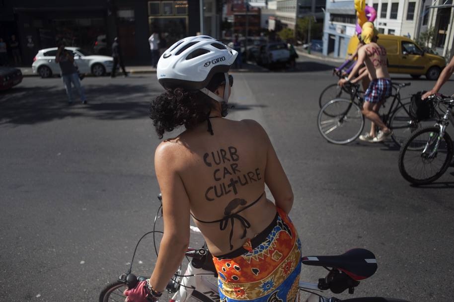 Ποδηλασία χωρίς ρούχα στην Αυστραλία! (photos)