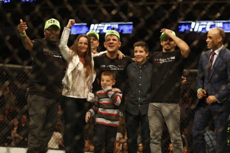 UFC 185: Σοκ στο Ντάλας, νέος πρωταθλητής ο Dos Anjos