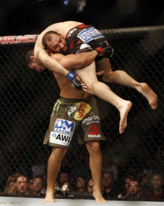 UFC 185: Σοκ στο Ντάλας, νέος πρωταθλητής ο Dos Anjos
