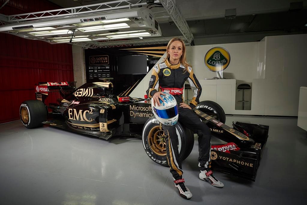 Η Κάρμεν της F1 στο Onsports: «Θέλω να τρέξω στην… πίστα της Ελλάδας!» (photos+videos)