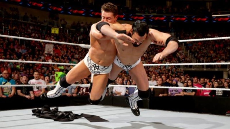 Raw: Στο πλευρό του Orton o… Sting (videos+photos)